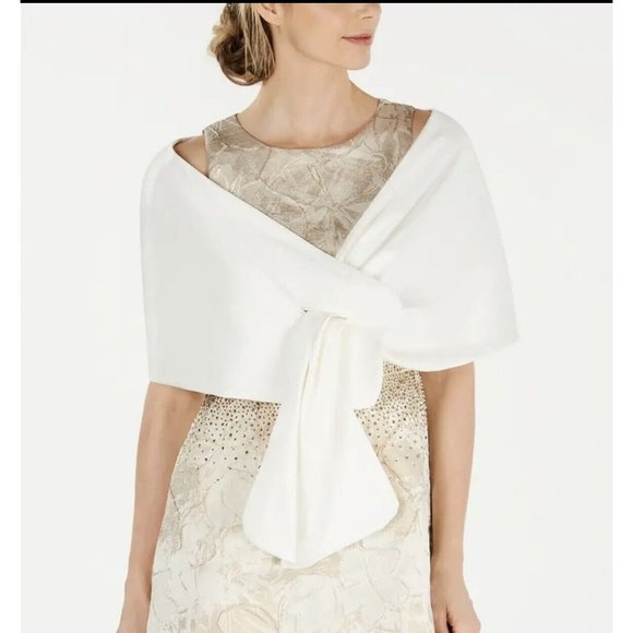 Calvin Klein SATIN Pull-Through Shawl Size MEDIUM IVORY cape - Picture 1 of 6